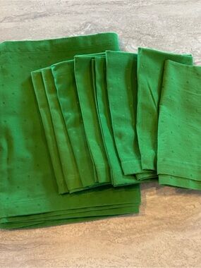 Kate Spade Green Dot Cotton Napkins and Table Runner